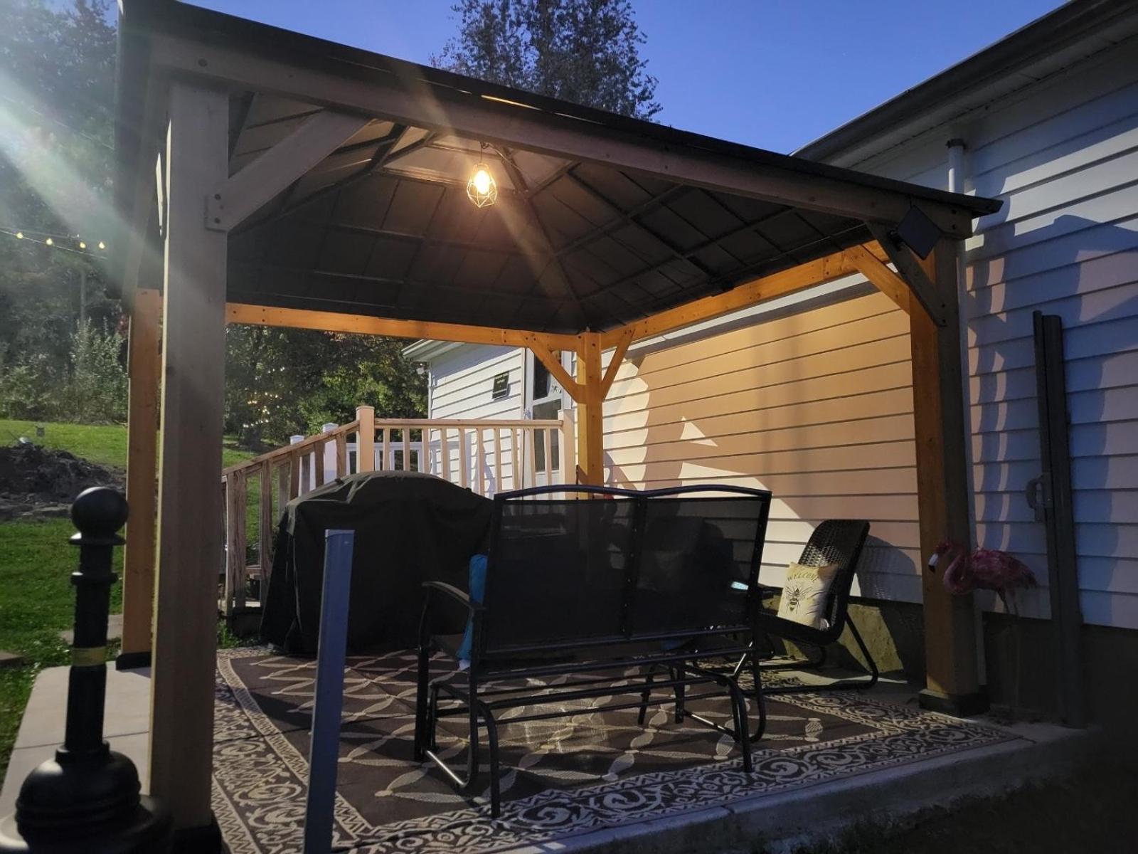Giggling Creek - Bedjet! King Sized! Gazebo, 45 Acres, Arcades, Nintendo, Henry